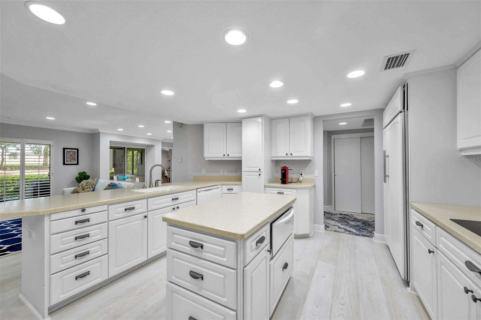 Listing photo id 5 for 36750 Us Highway 19 N 27101