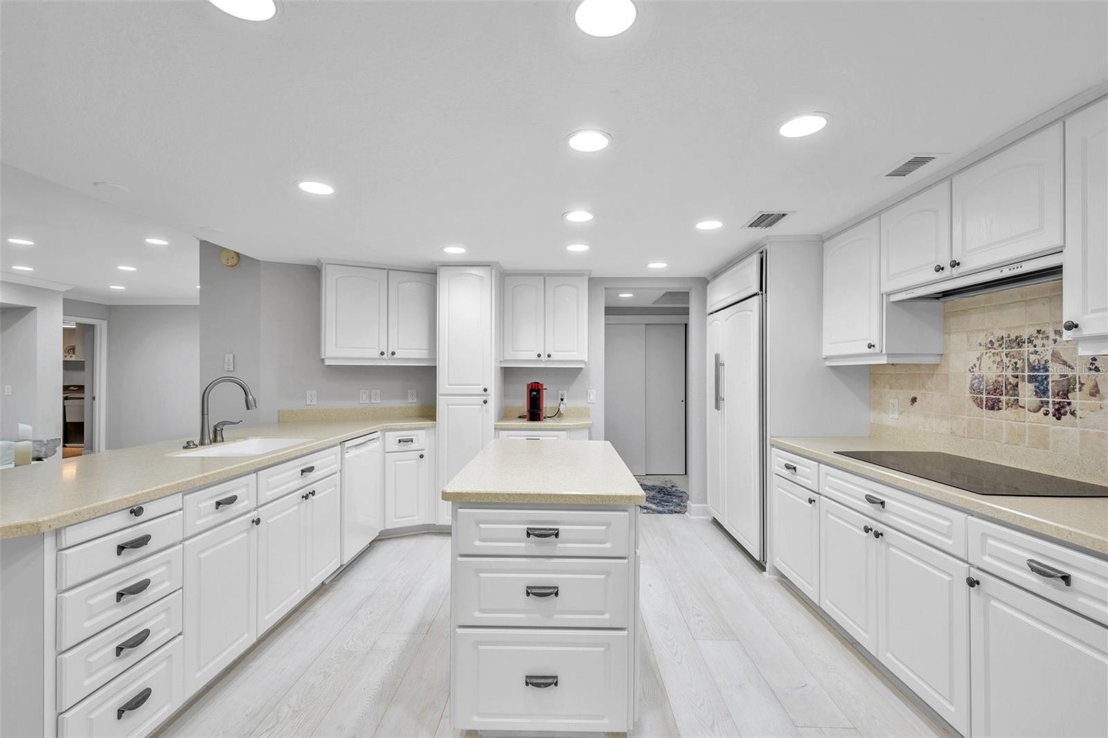 Listing photo id 6 for 36750 Us Highway 19 N 27101