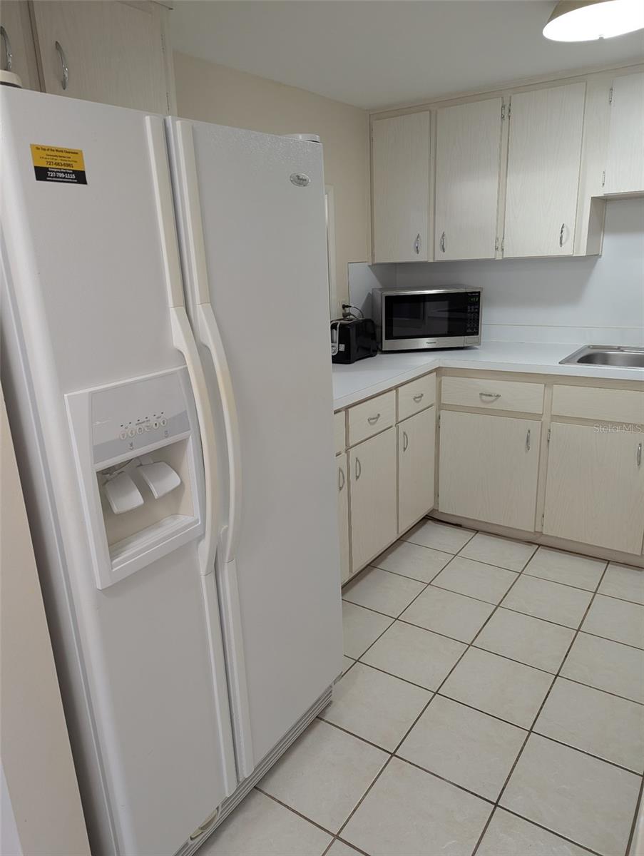 Image 10 of 17 For 2466 Ecuadorian Way 36