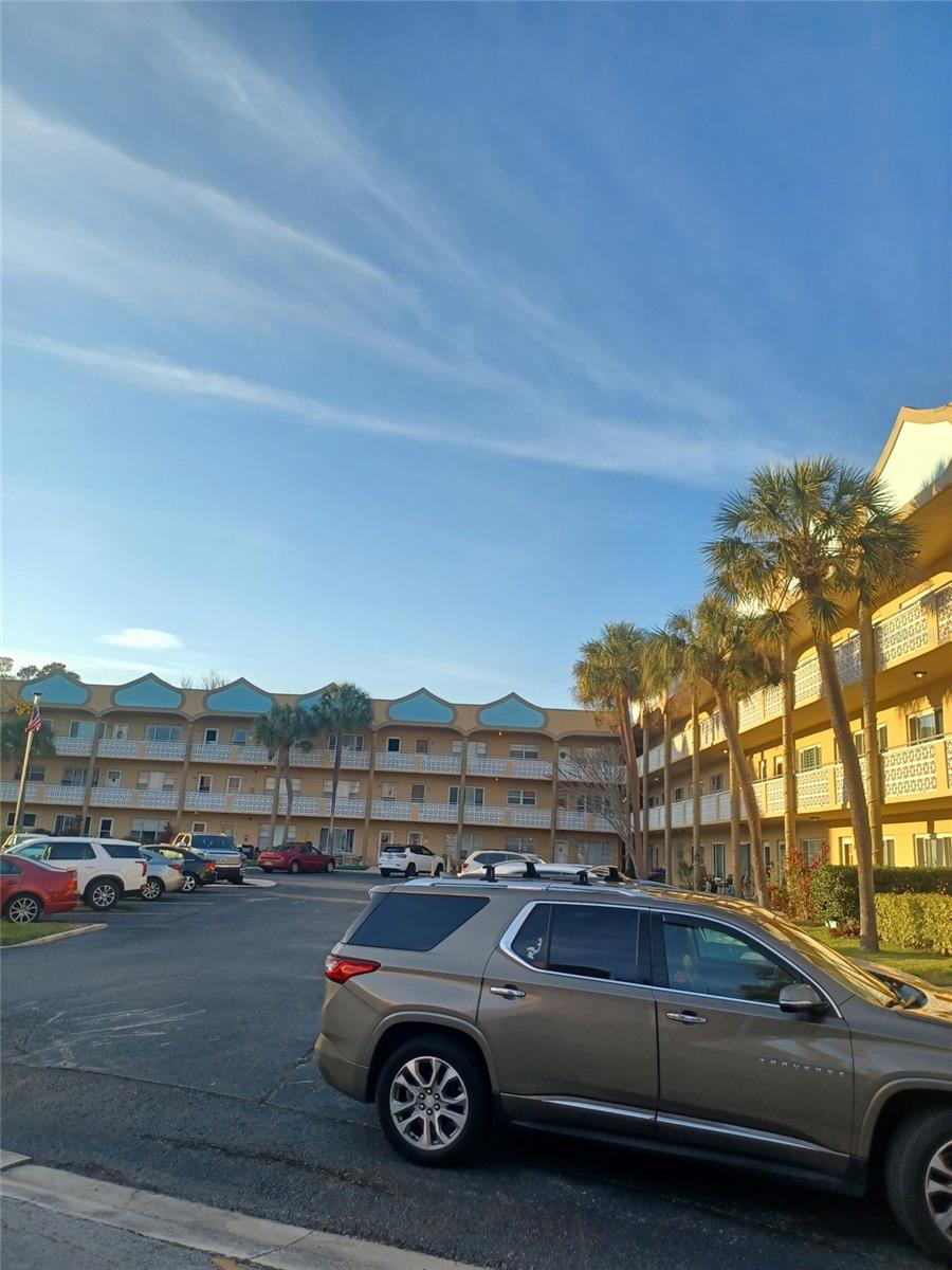 Image 4 of 17 For 2466 Ecuadorian Way 36