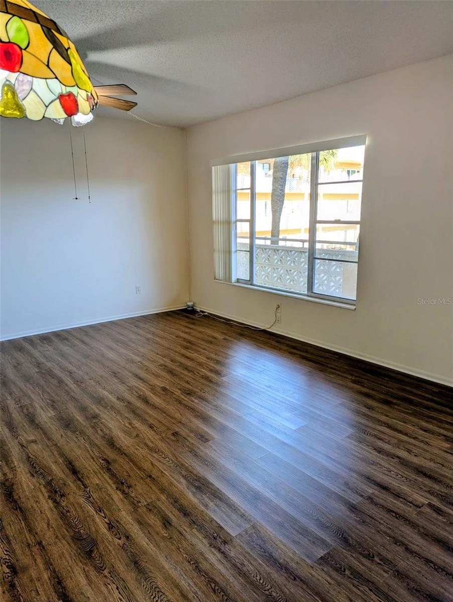 Image 6 of 17 For 2466 Ecuadorian Way 36