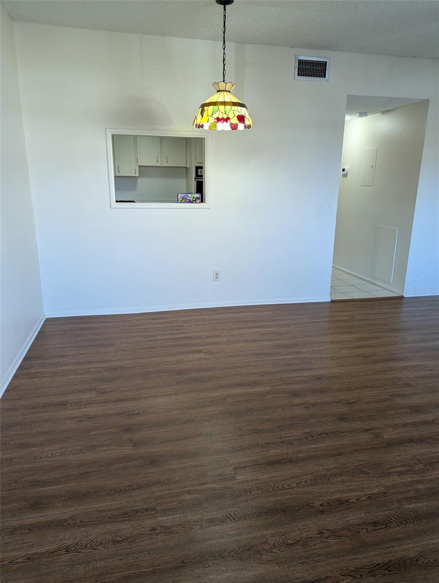 Image 7 of 17 For 2466 Ecuadorian Way 36