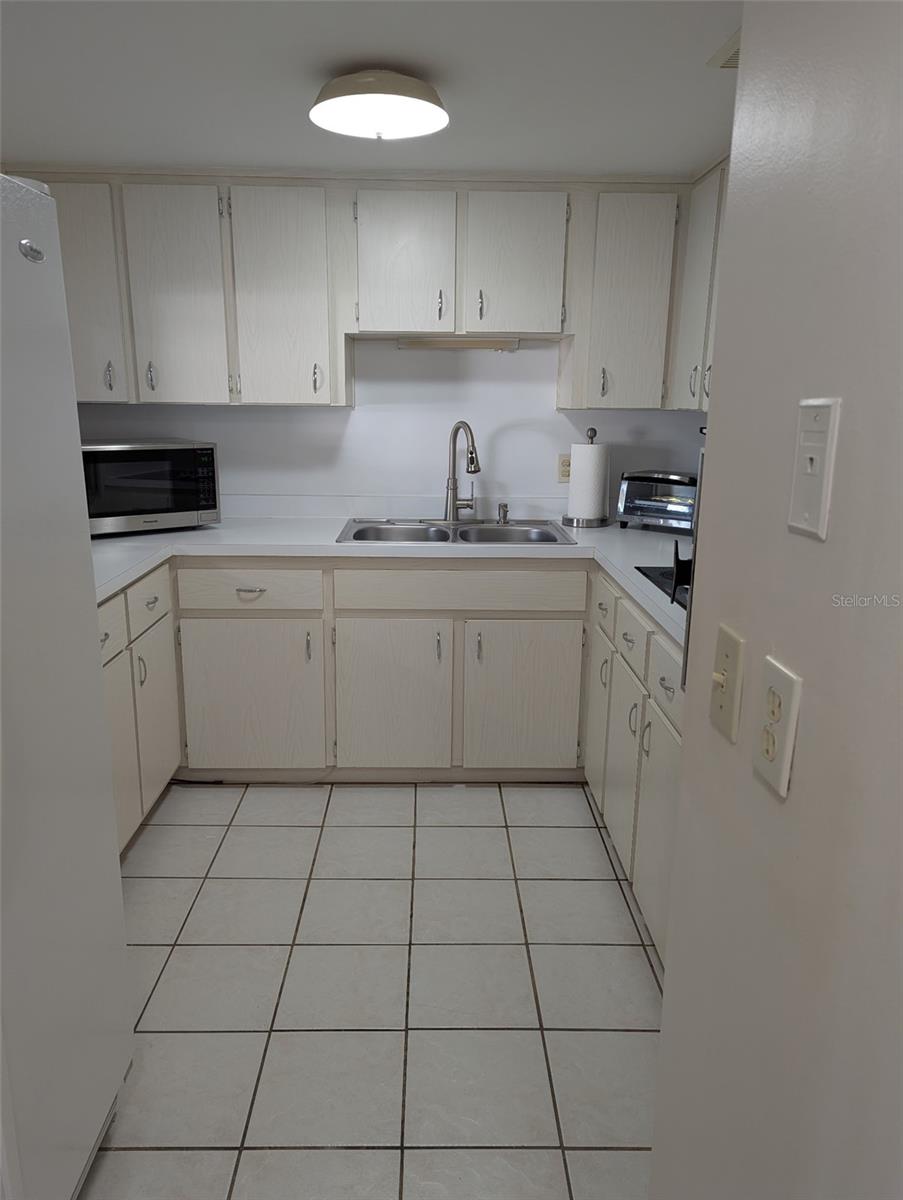 Image 8 of 17 For 2466 Ecuadorian Way 36