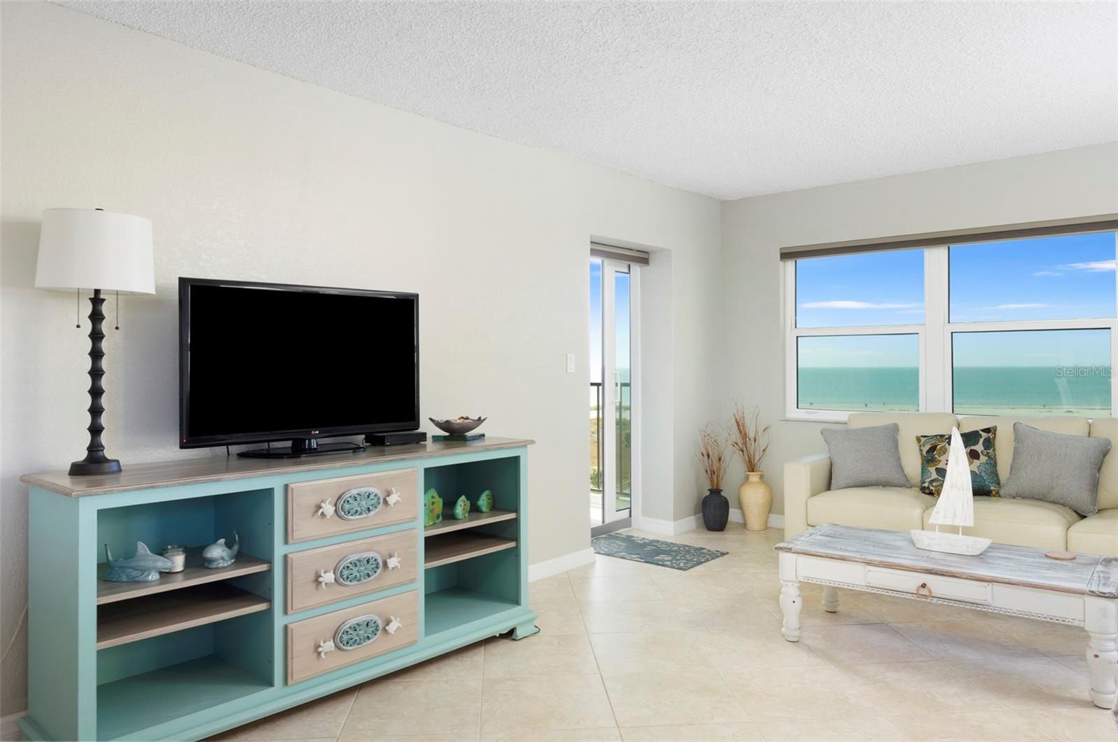 Listing photo id 10 for 1230 Gulf Boulevard 608