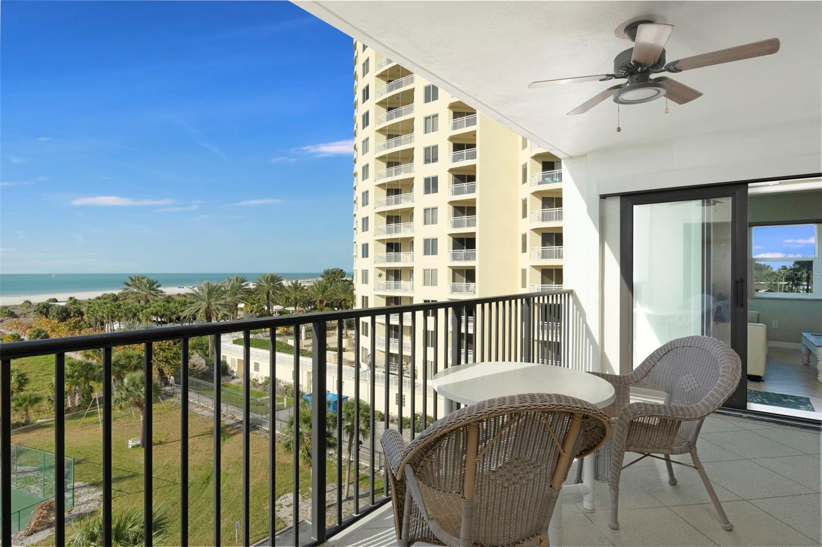Listing photo id 13 for 1230 Gulf Boulevard 608
