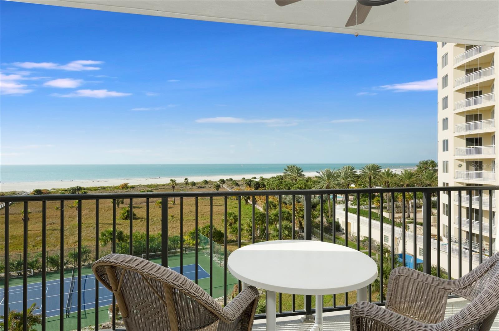 Listing photo id 14 for 1230 Gulf Boulevard 608