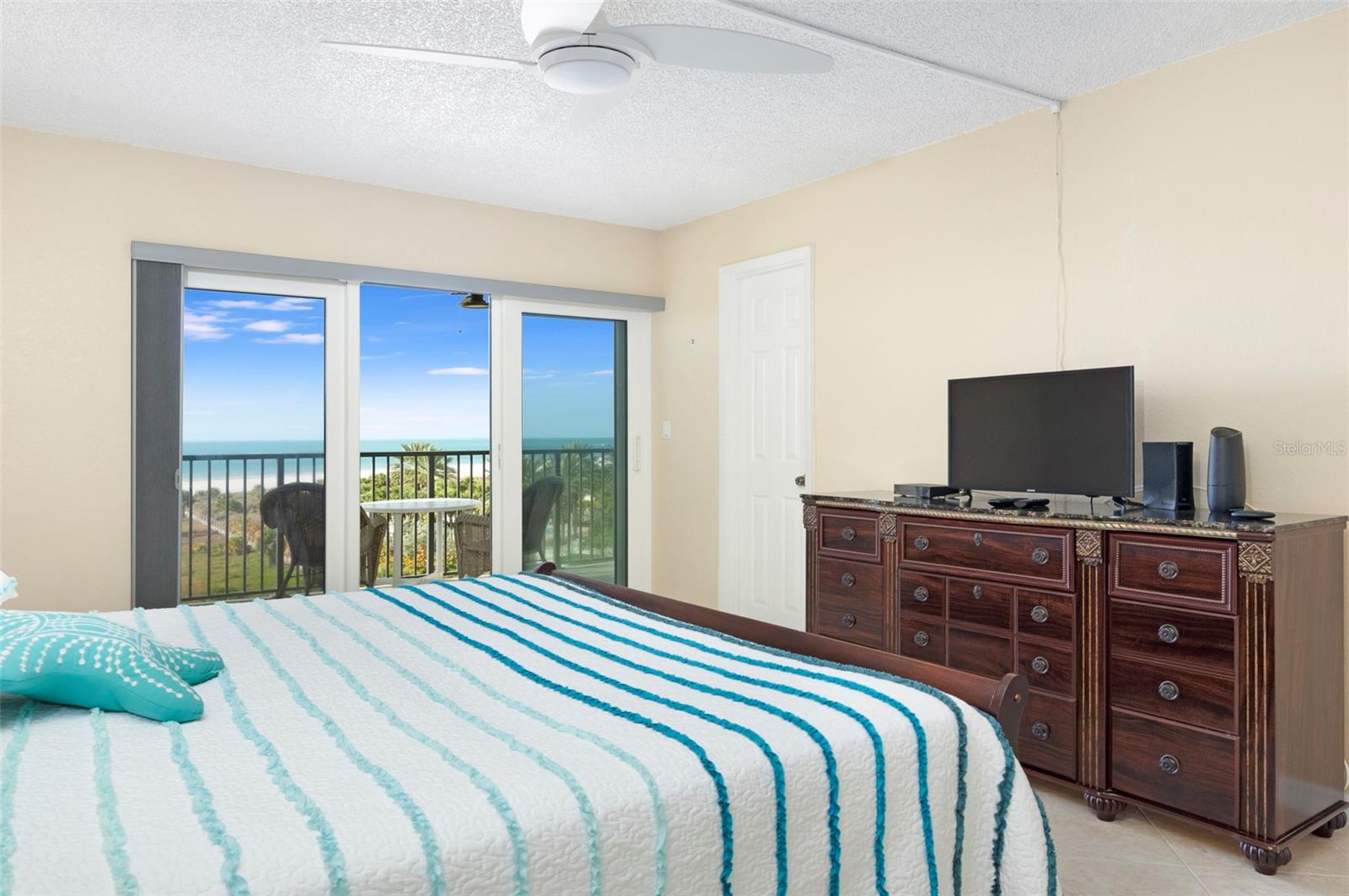 Listing photo id 17 for 1230 Gulf Boulevard 608