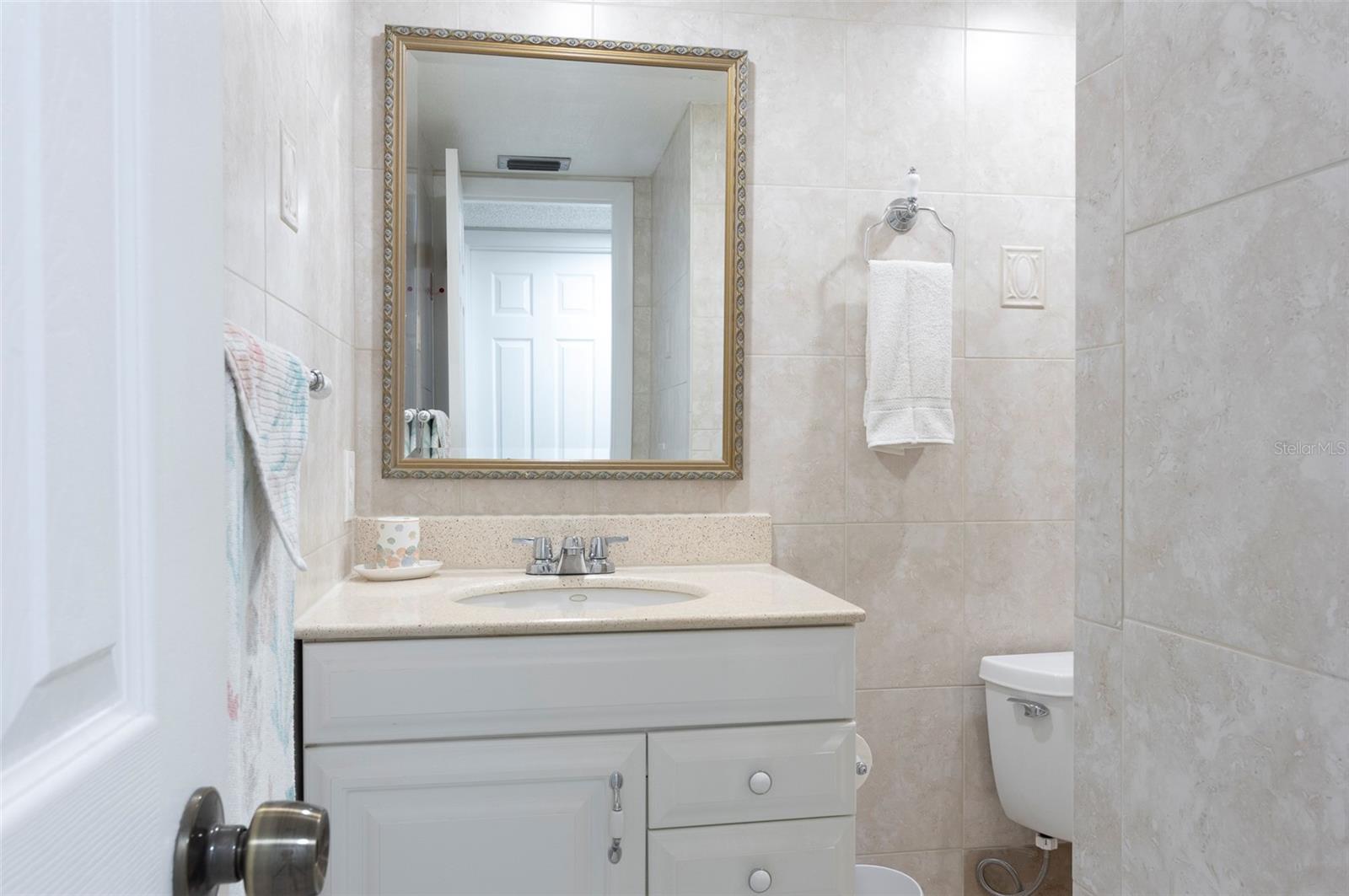 Listing photo id 24 for 1230 Gulf Boulevard 608