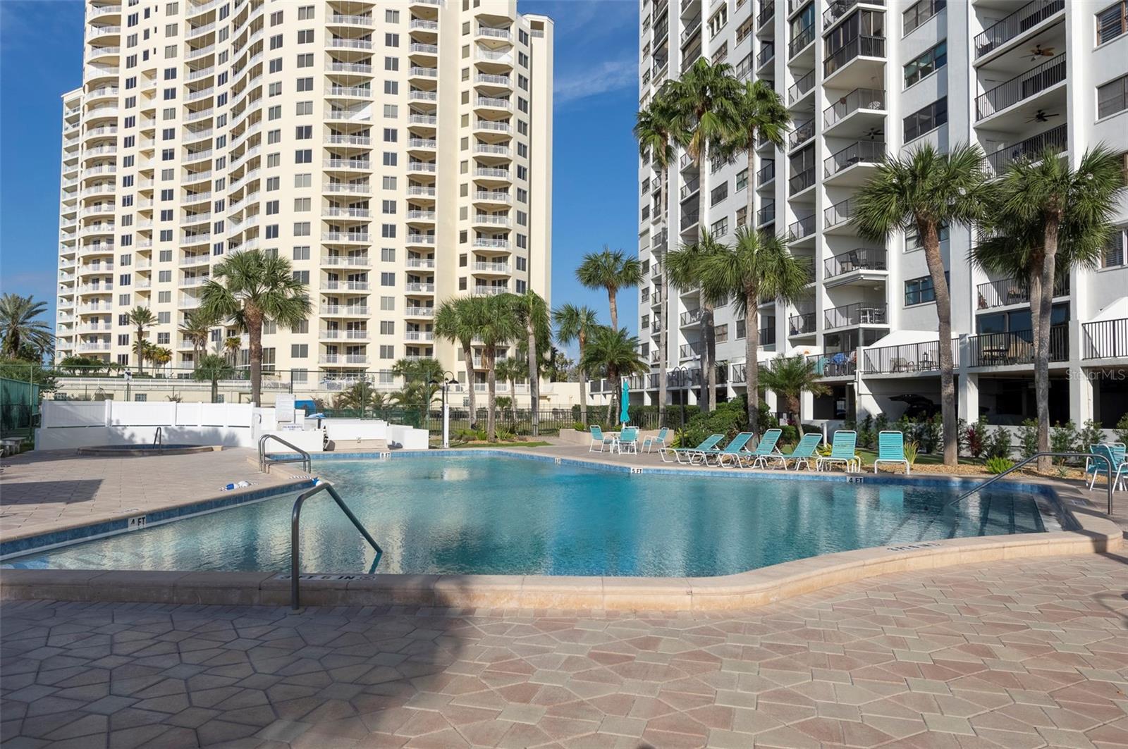 Listing photo id 29 for 1230 Gulf Boulevard 608