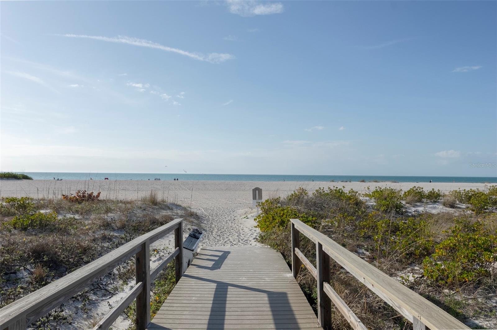 Listing photo id 37 for 1230 Gulf Boulevard 608