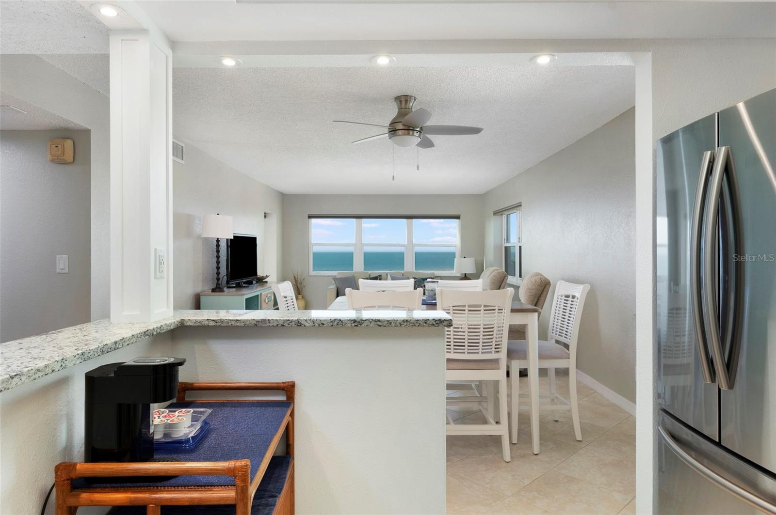 Listing photo id 5 for 1230 Gulf Boulevard 608