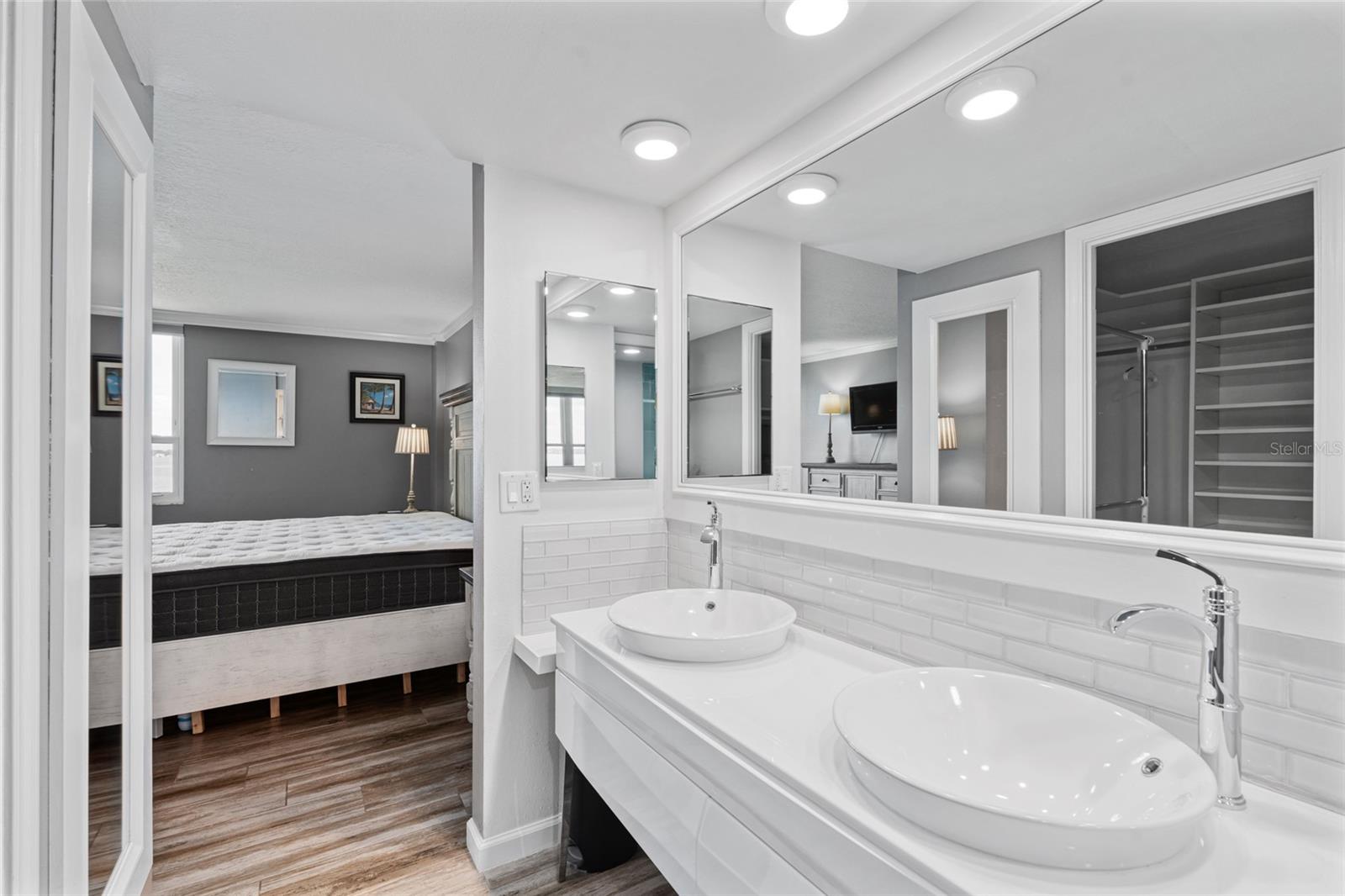 Image 17 of 28 For 2617 Cove Cay Drive 711