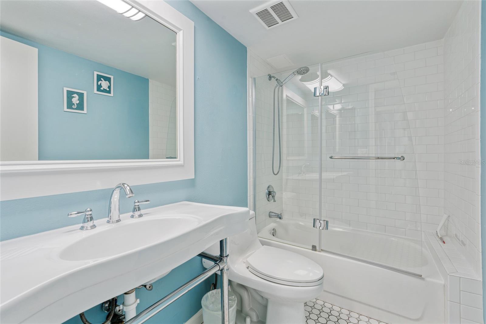 Image 21 of 28 For 2617 Cove Cay Drive 711