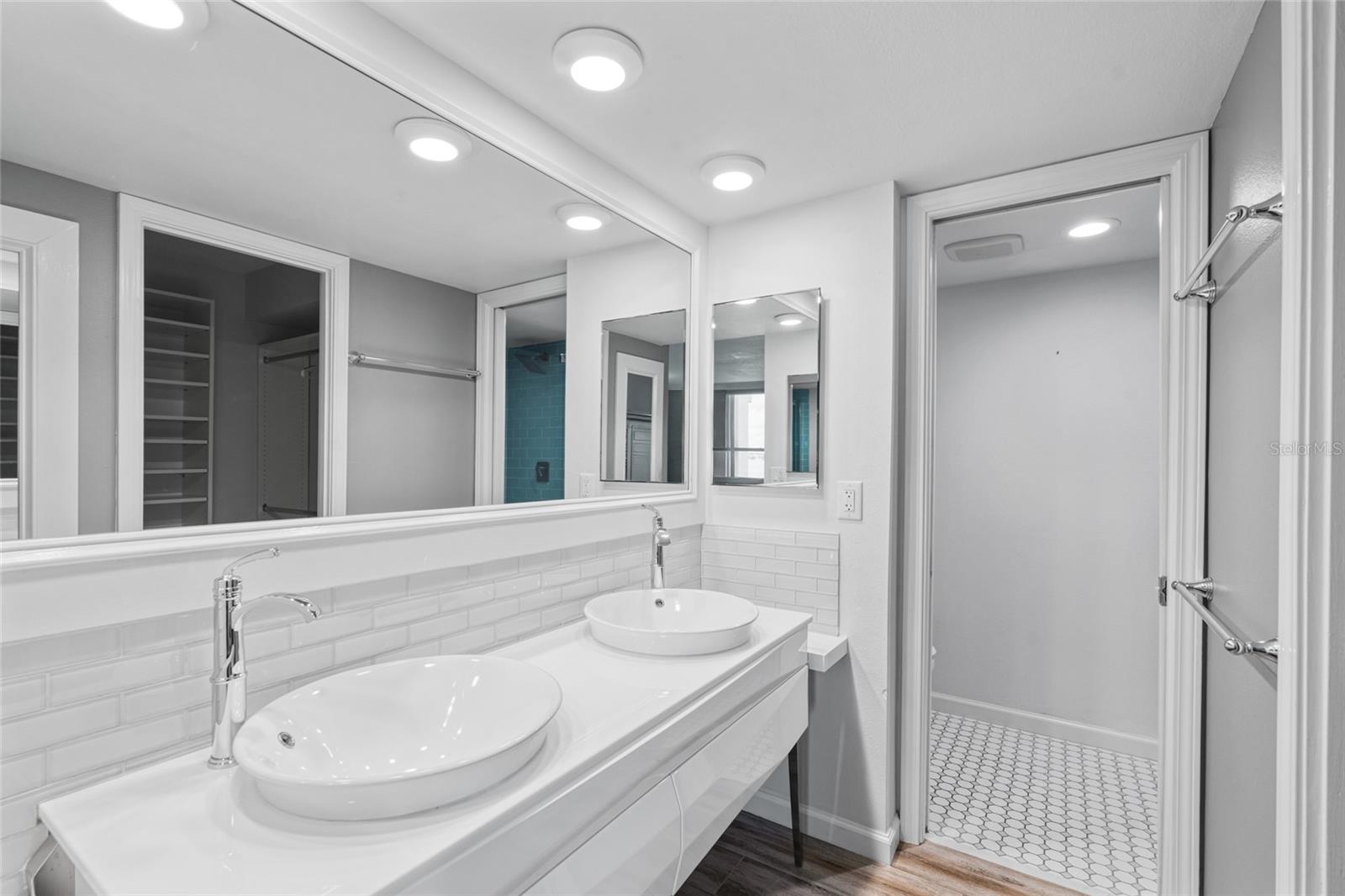 Image 6 of 28 For 2617 Cove Cay Drive 711