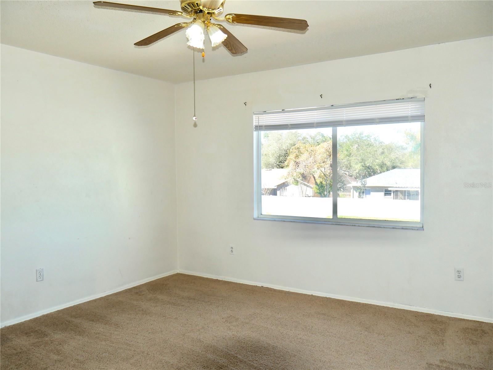 Listing photo id 8 for 1907 Fluorshire Drive