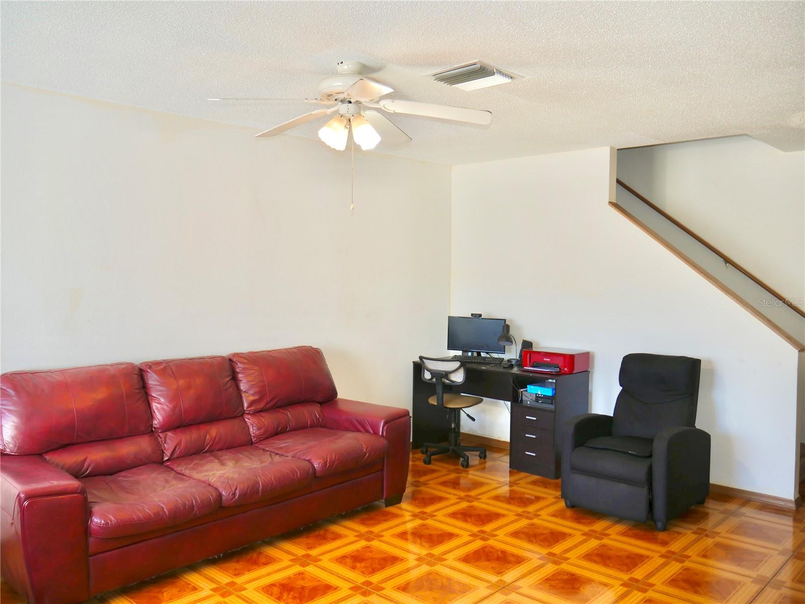 Listing photo id 0 for 1907 Fluorshire Drive