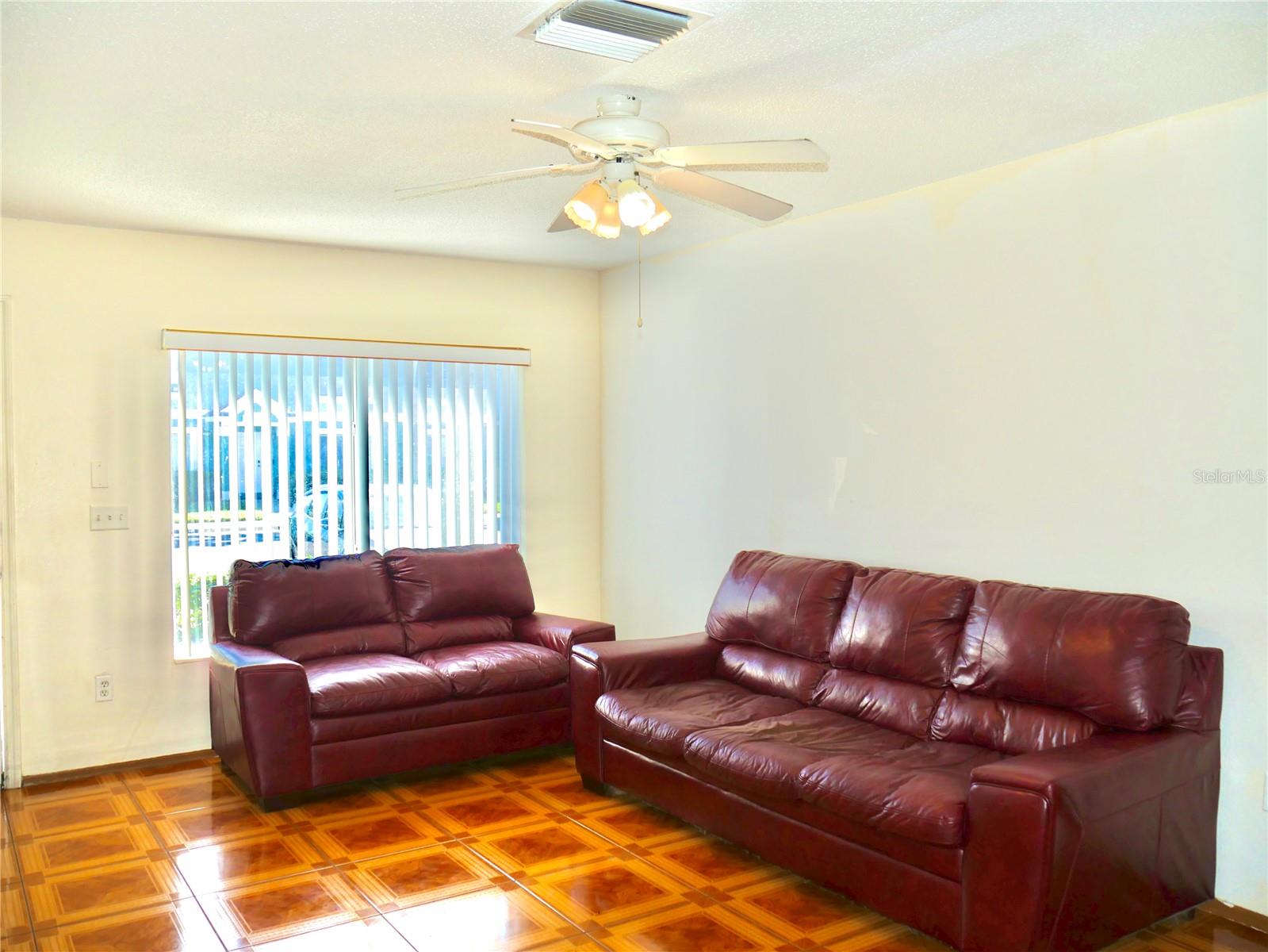 Listing photo id 1 for 1907 Fluorshire Drive