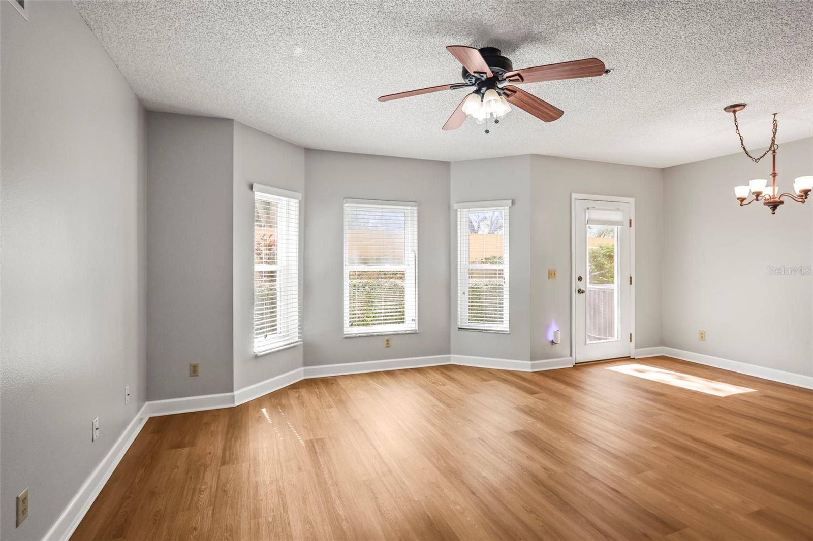 Image 6 of 40 For 2209 Utopian Drive E 117