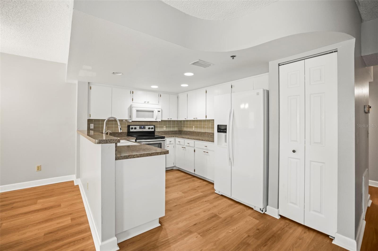 Image 7 of 40 For 2209 Utopian Drive E 117