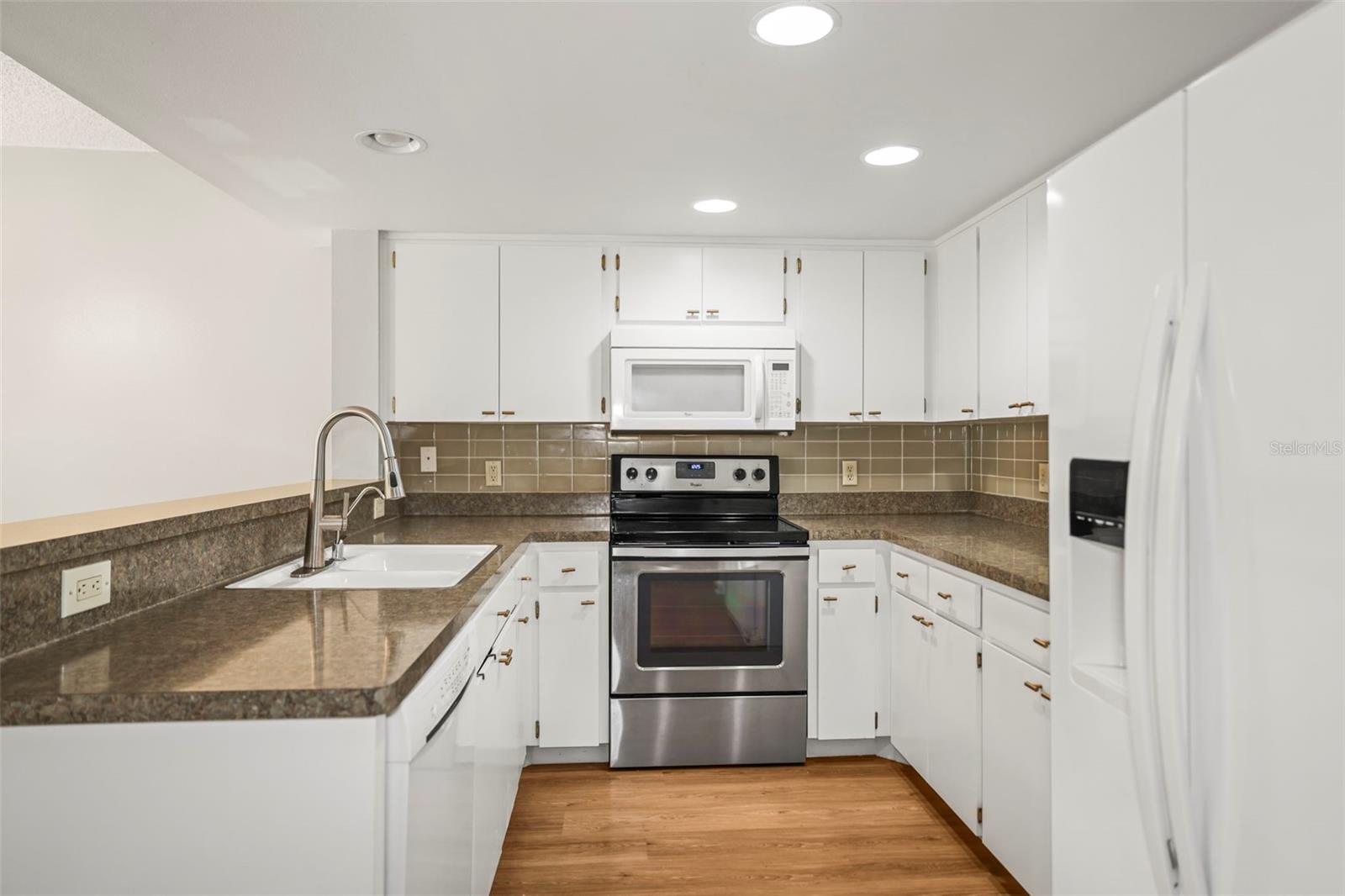 Image 8 of 40 For 2209 Utopian Drive E 117