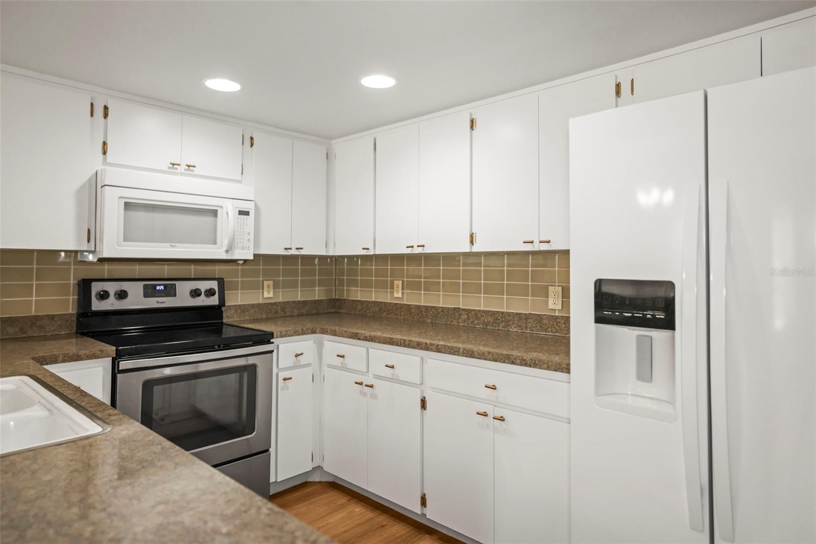 Image 9 of 40 For 2209 Utopian Drive E 117