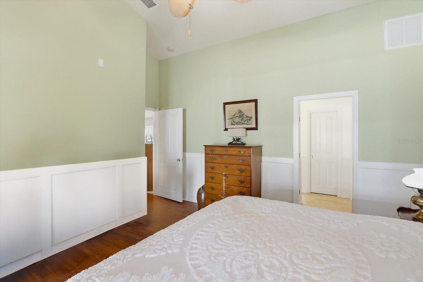 Image 32 of 57 For 6090 Woodside Circle