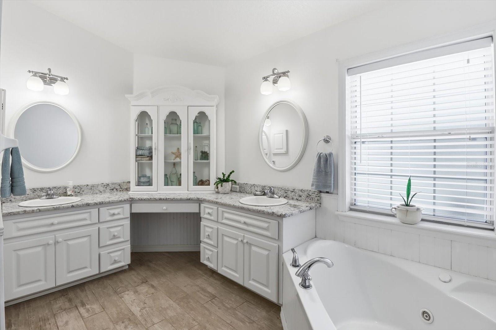 Image 33 of 57 For 6090 Woodside Circle