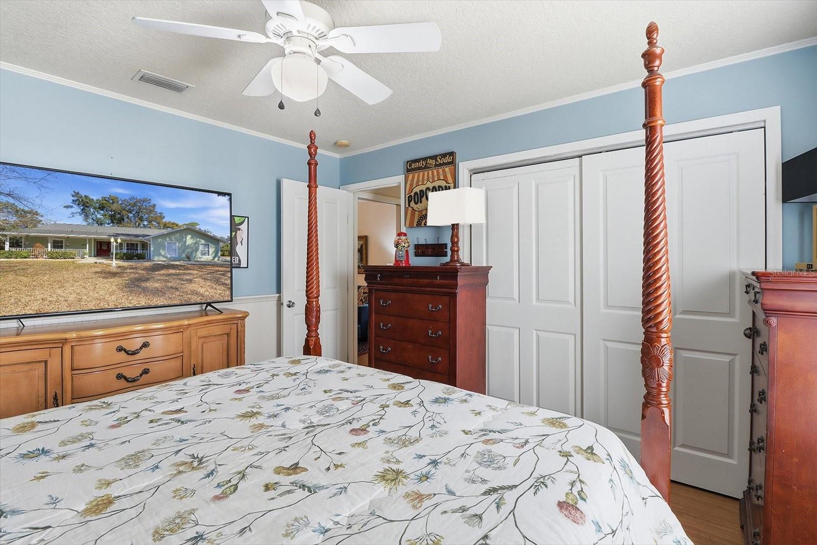 Image 36 of 57 For 6090 Woodside Circle