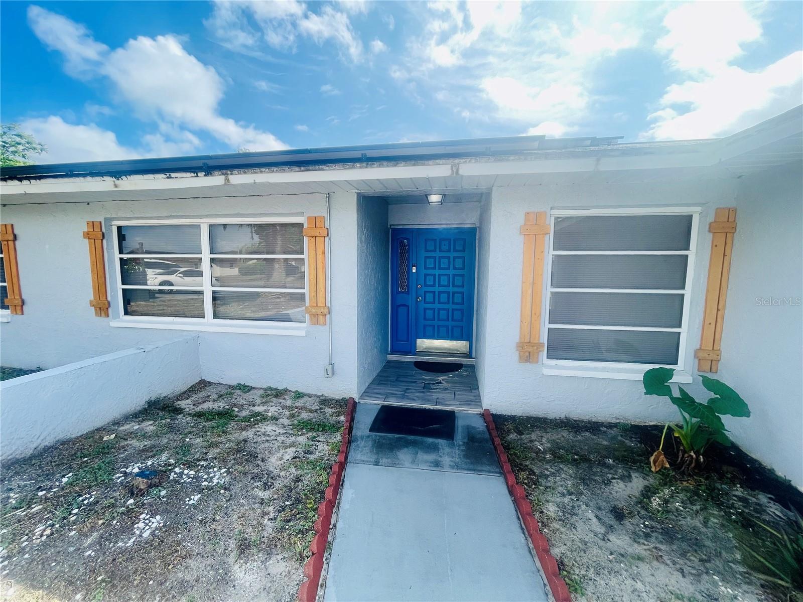 Listing photo id 2 for 11010 Salt Tree Drive