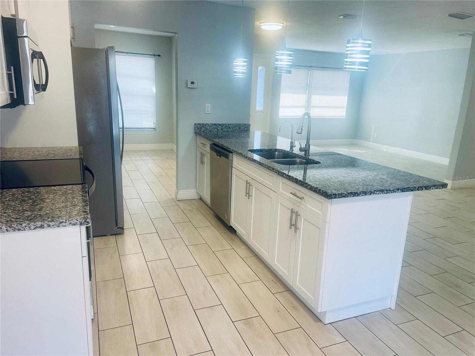 Listing photo id 4 for 11010 Salt Tree Drive