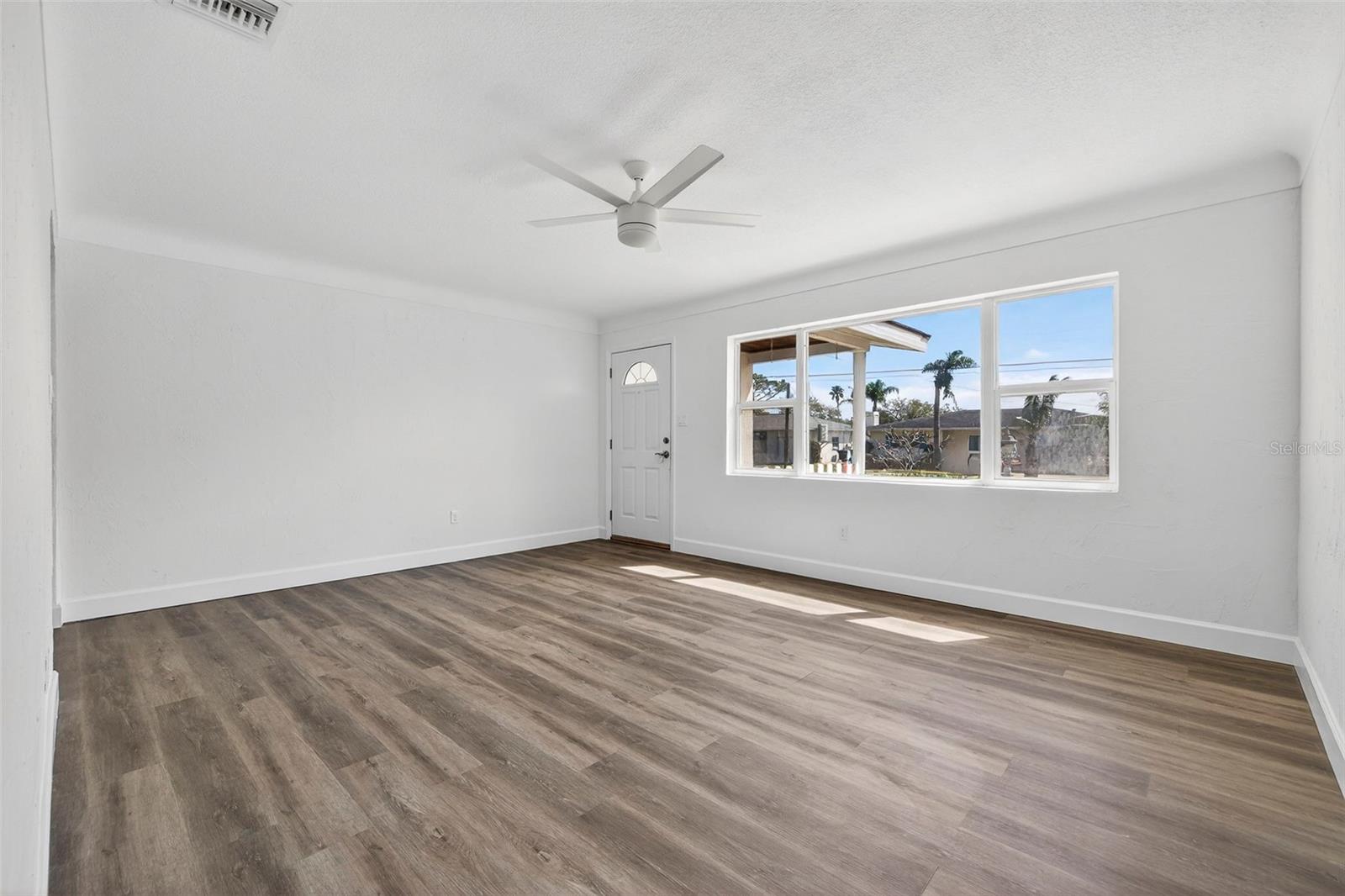 Image 5 of 32 For 211 89th Avenue N