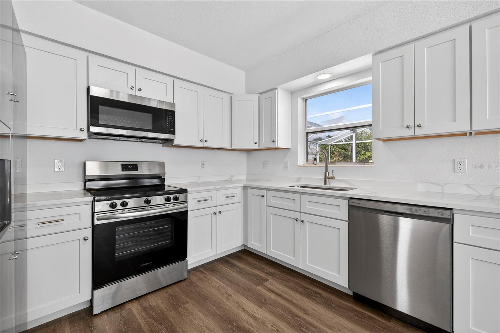 Image 7 of 32 For 211 89th Avenue N