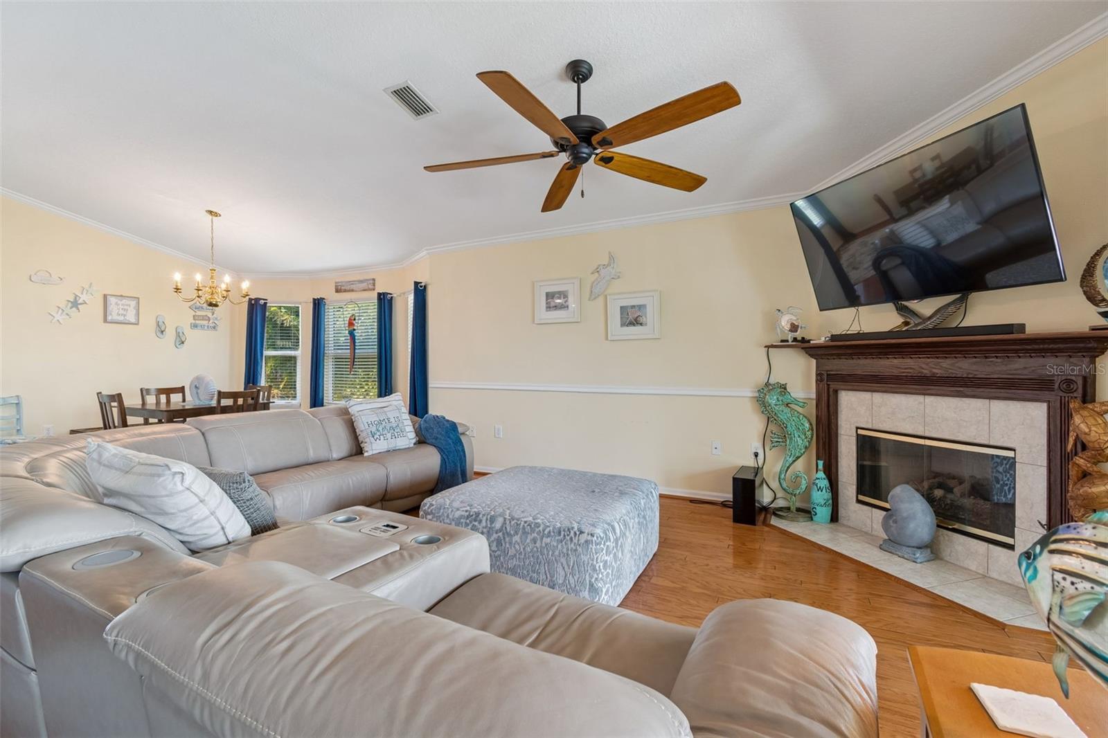 Listing photo id 10 for 6170 Seaside Drive
