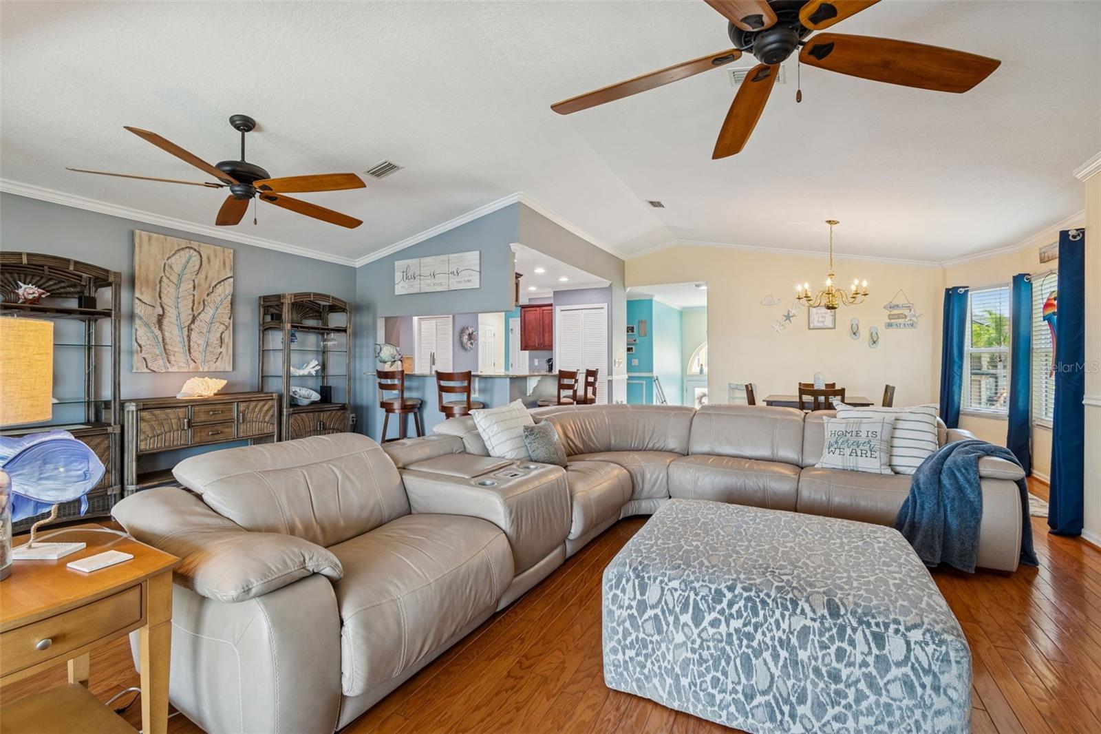 Listing photo id 11 for 6170 Seaside Drive