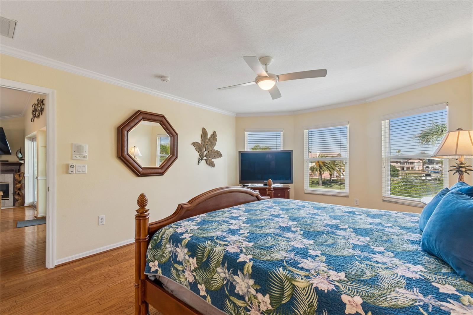 Listing photo id 30 for 6170 Seaside Drive