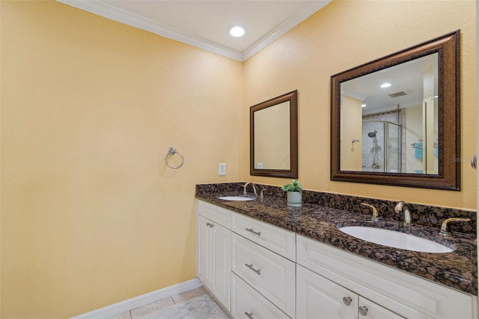 Listing photo id 33 for 6170 Seaside Drive