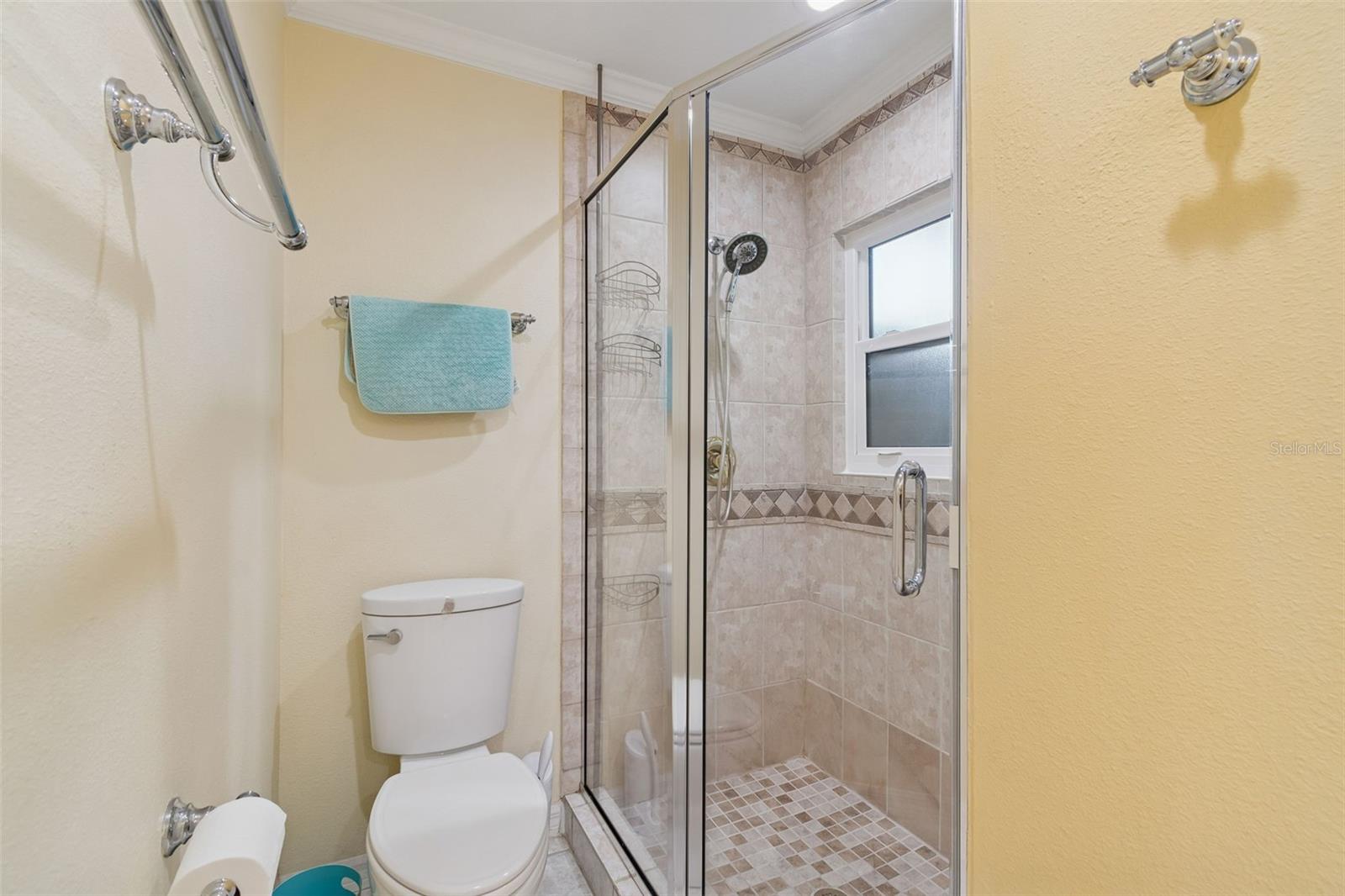 Listing photo id 34 for 6170 Seaside Drive