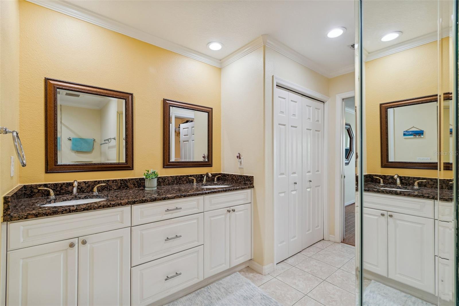 Listing photo id 35 for 6170 Seaside Drive