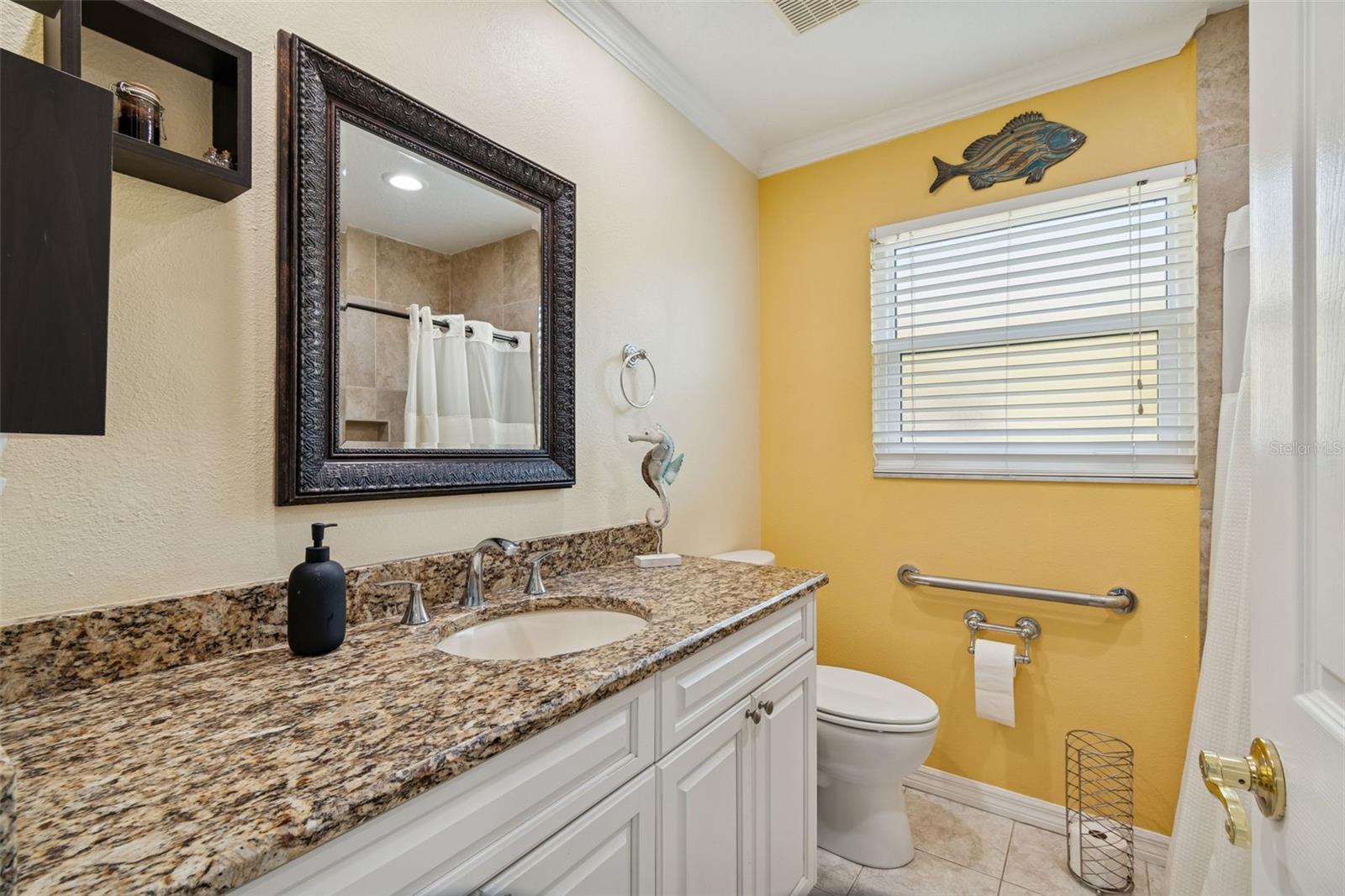 Listing photo id 37 for 6170 Seaside Drive