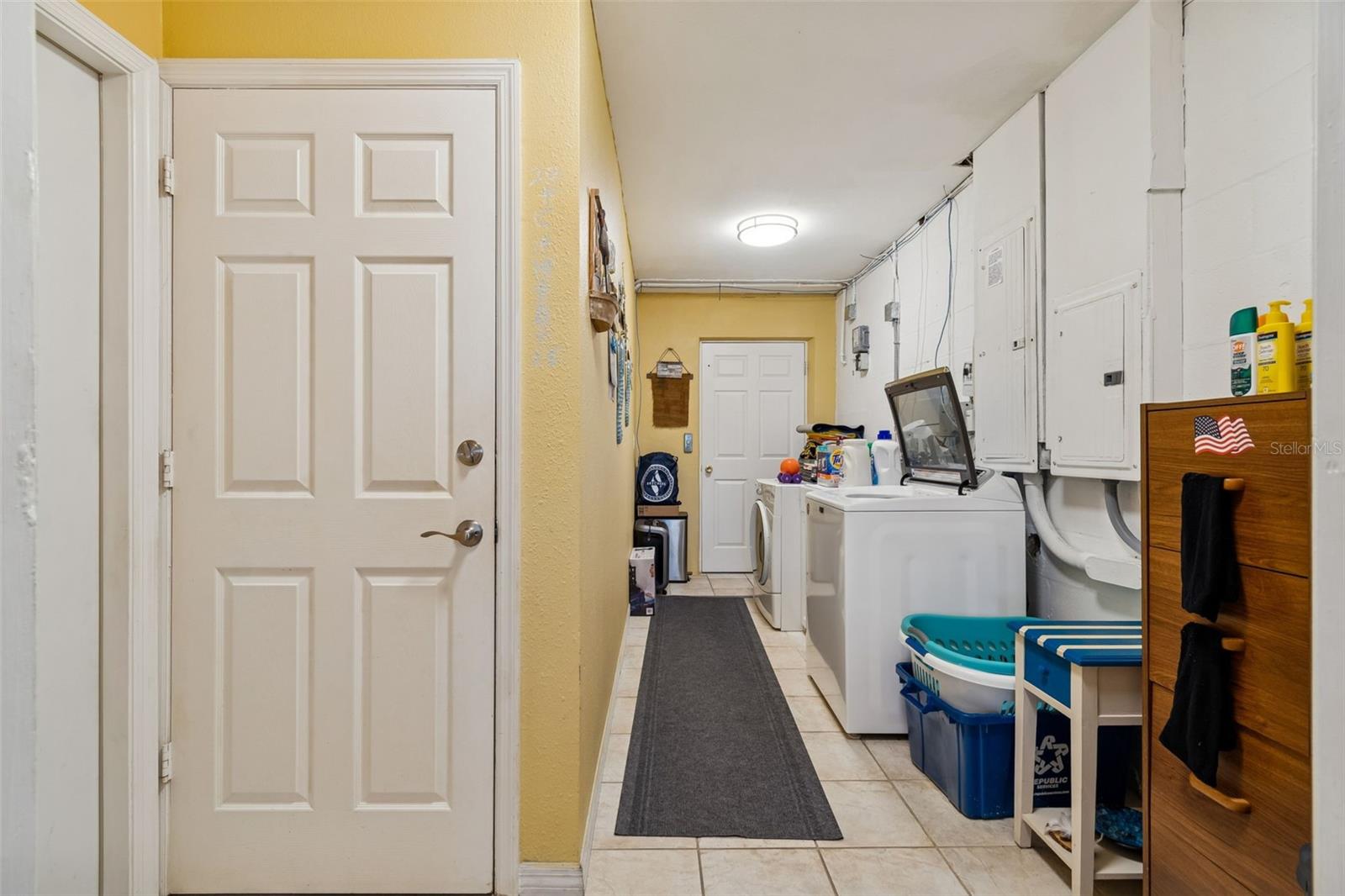 Listing photo id 52 for 6170 Seaside Drive