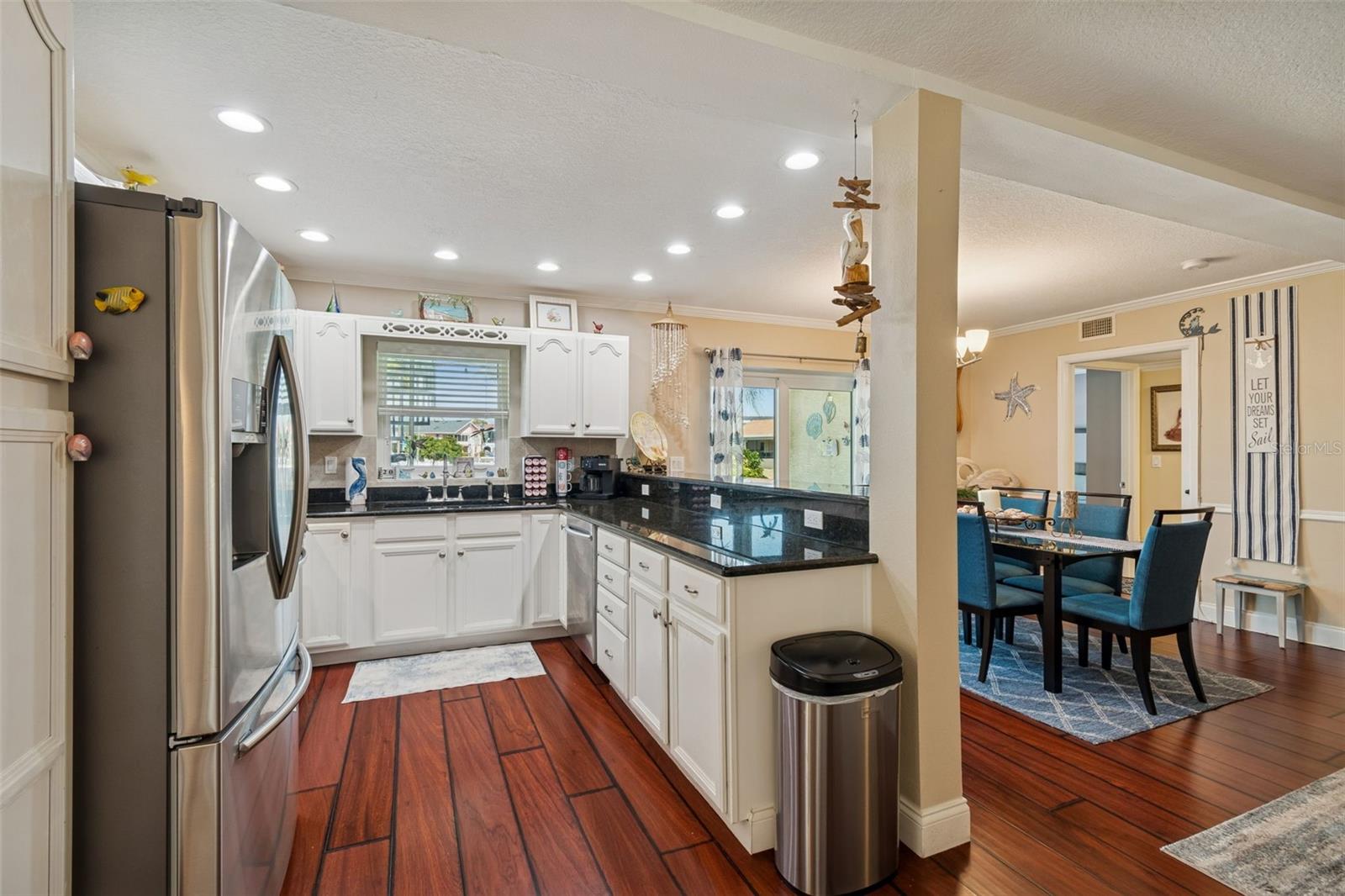 Listing photo id 57 for 6170 Seaside Drive