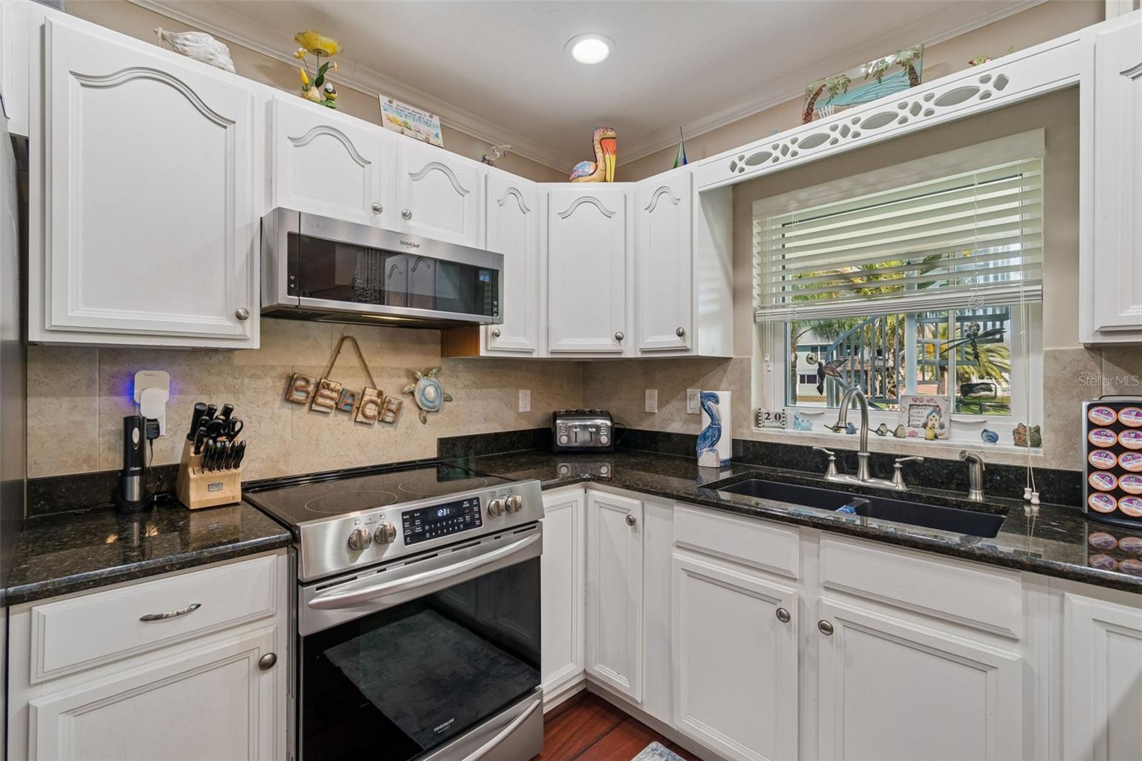 Listing photo id 60 for 6170 Seaside Drive