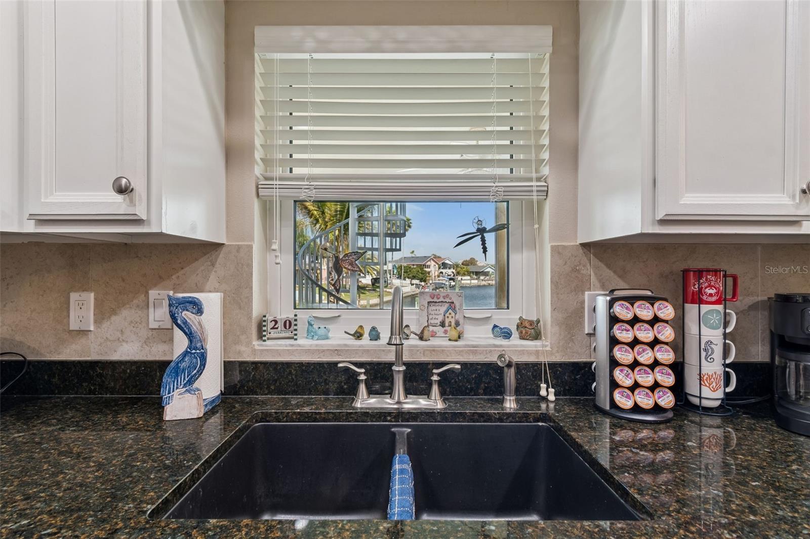 Listing photo id 61 for 6170 Seaside Drive