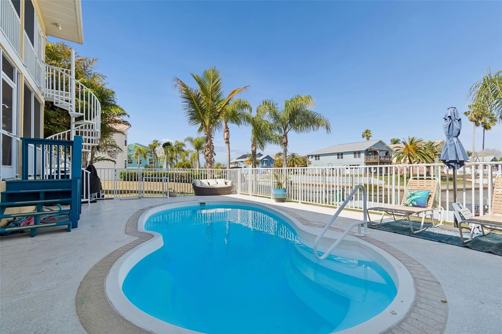 Listing photo id 71 for 6170 Seaside Drive