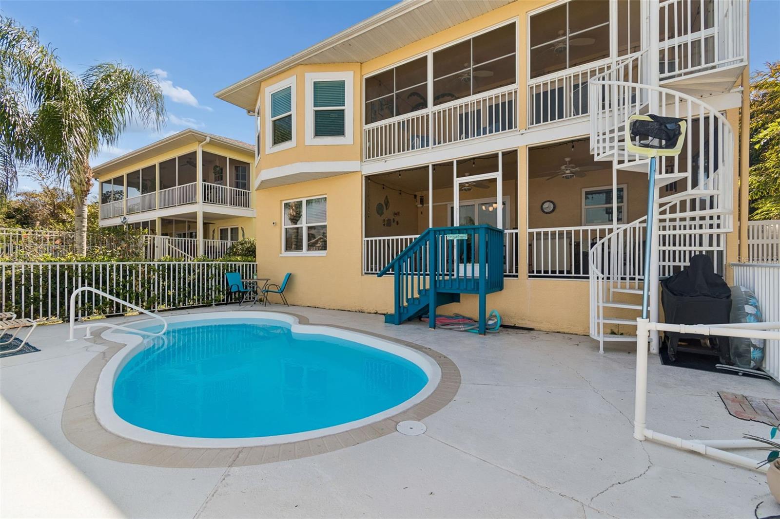 Listing photo id 74 for 6170 Seaside Drive