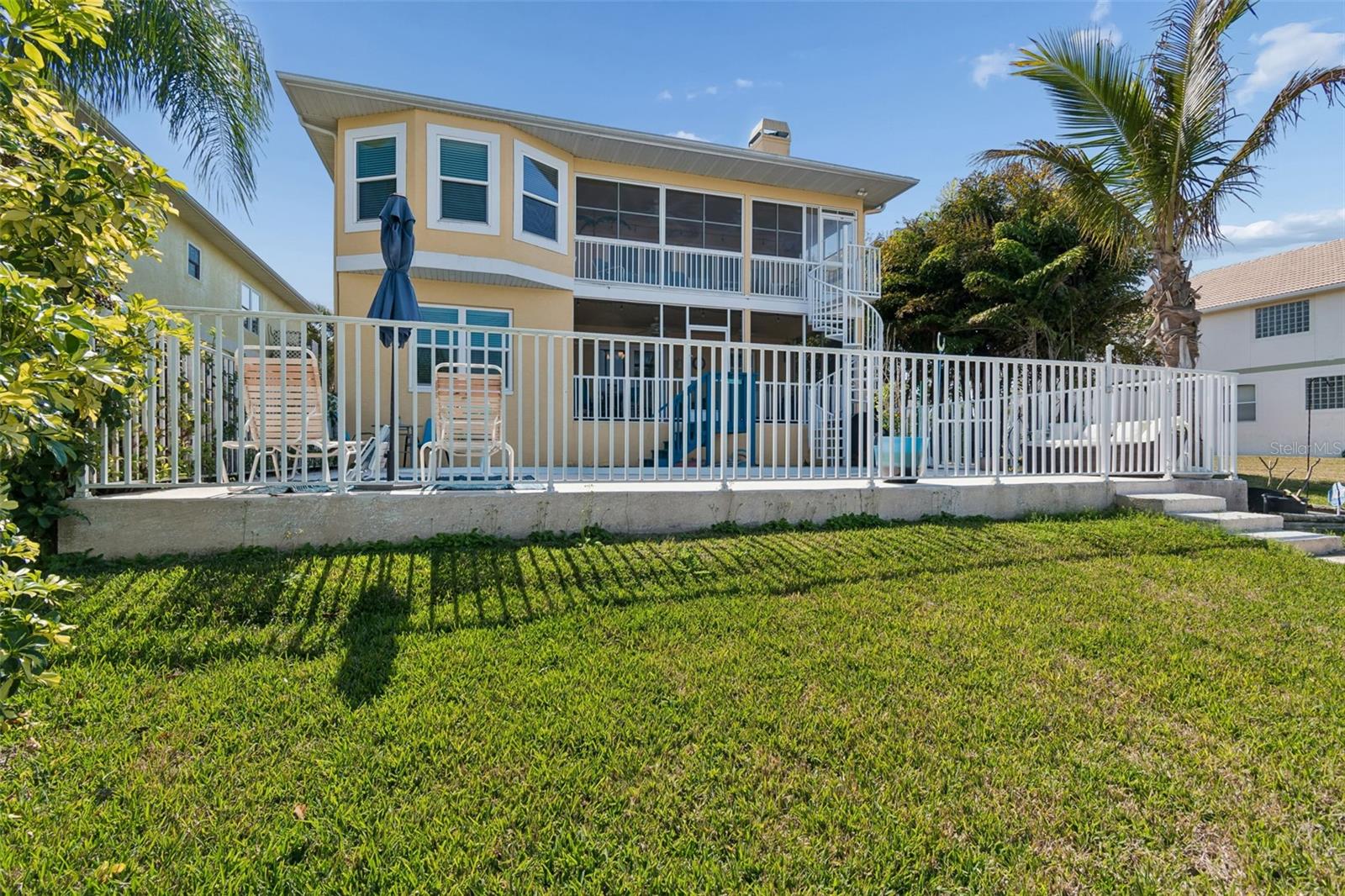 Listing photo id 77 for 6170 Seaside Drive