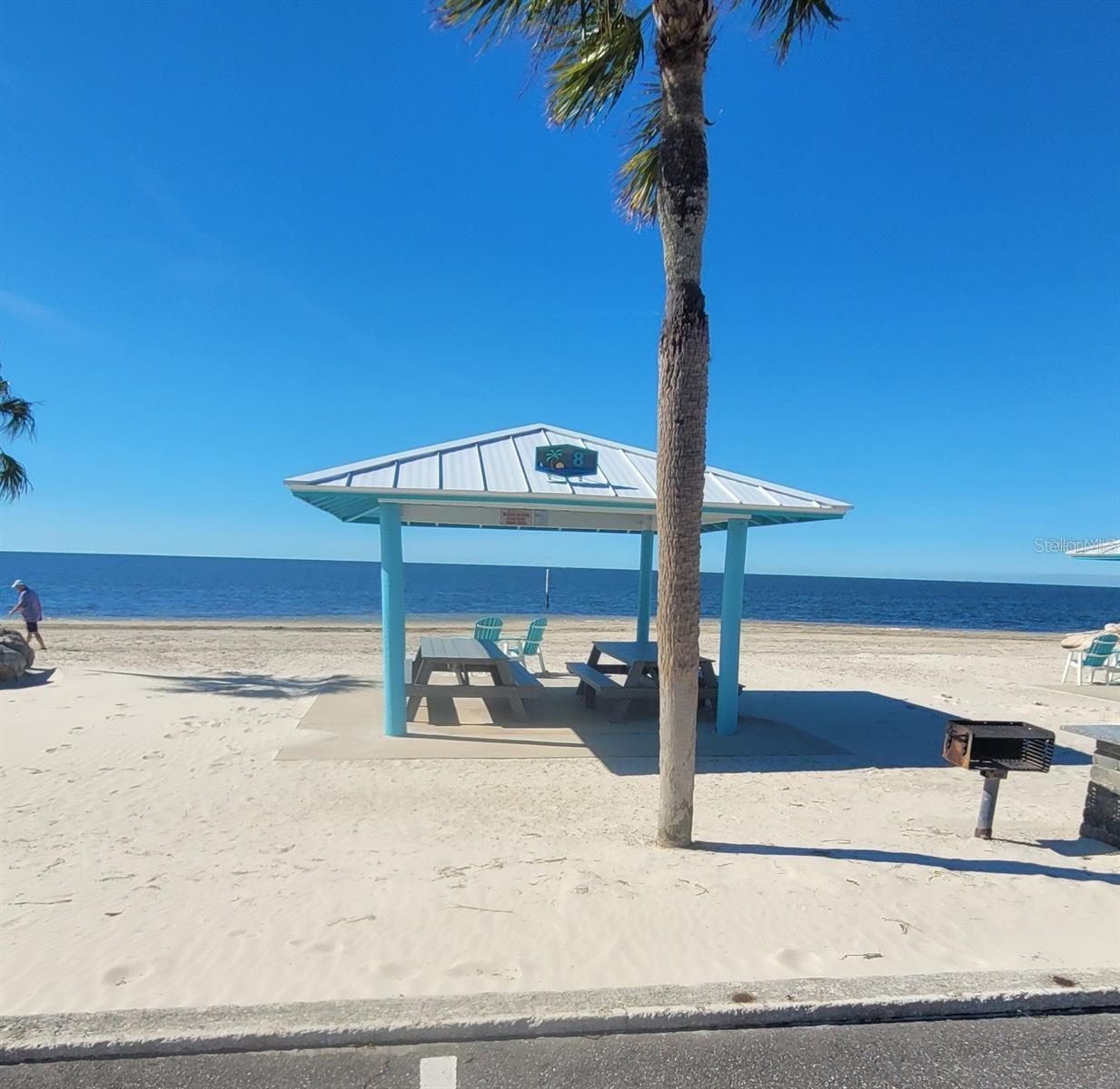 Listing photo id 94 for 6170 Seaside Drive