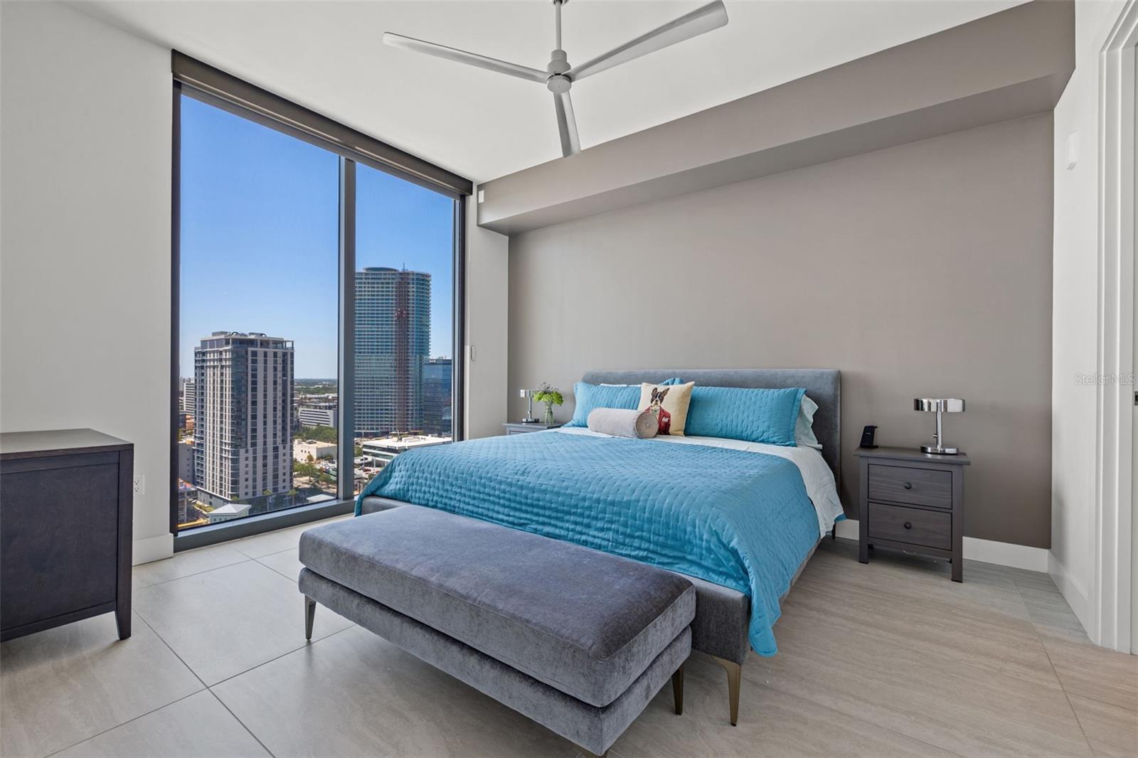 Listing photo id 11 for 301 1st Street S 2006