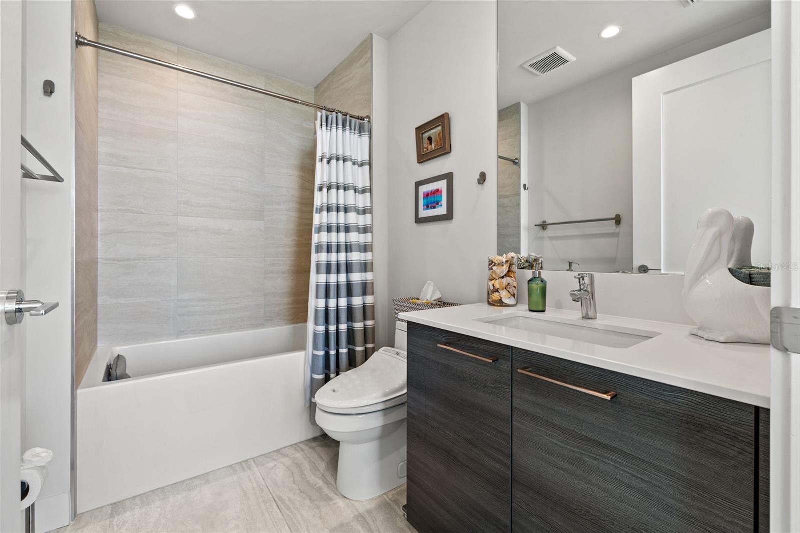 Listing photo id 19 for 301 1st Street S 2006