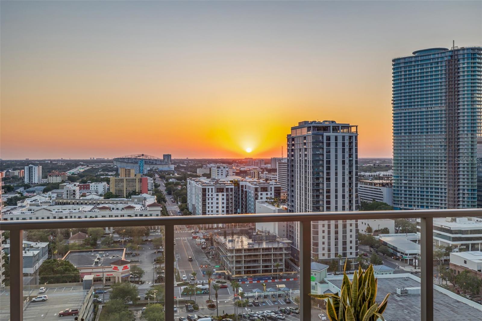 Listing photo id 23 for 301 1st Street S 2006